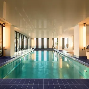 Otel Adina